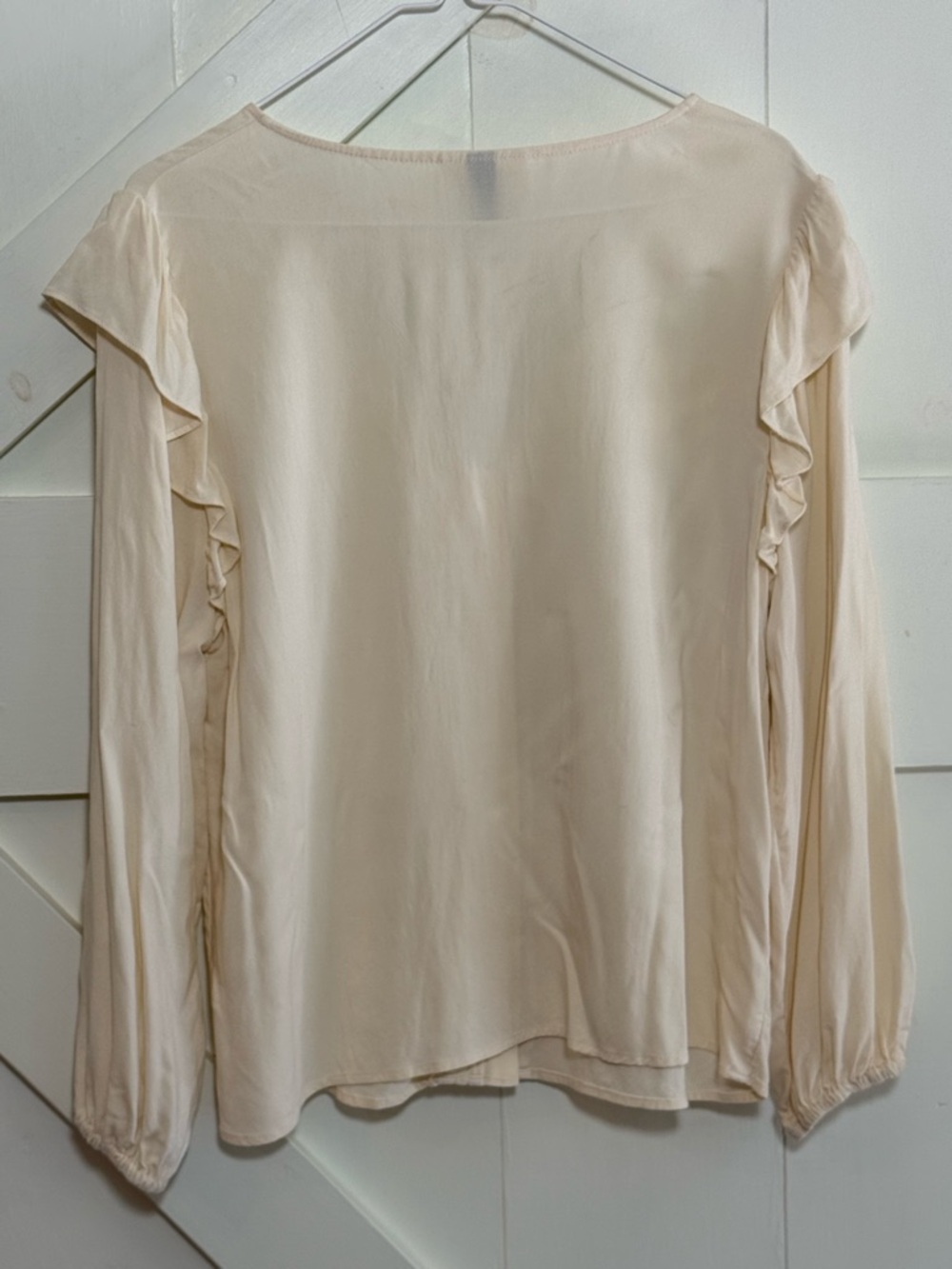 Universal Thread Cream Ruffle V Neck Button Front Blouse Size L - Picture 8 of 11